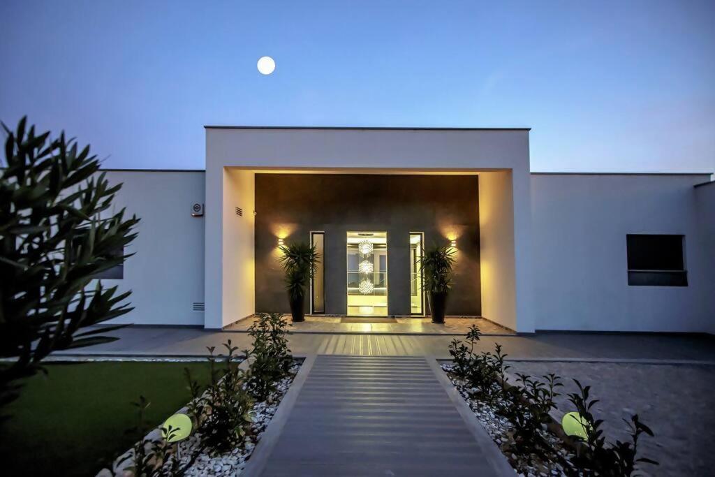 Luxury Modern Aguia Mar Stunning Sea View Villa *